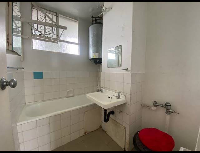 1 BEDROOM PROPERTY TO RENT IN POINT